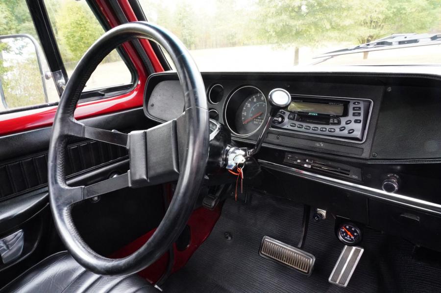 Панель приборов Dodge D100 Custom Pickup 1979 года  (фото 68 из 92)